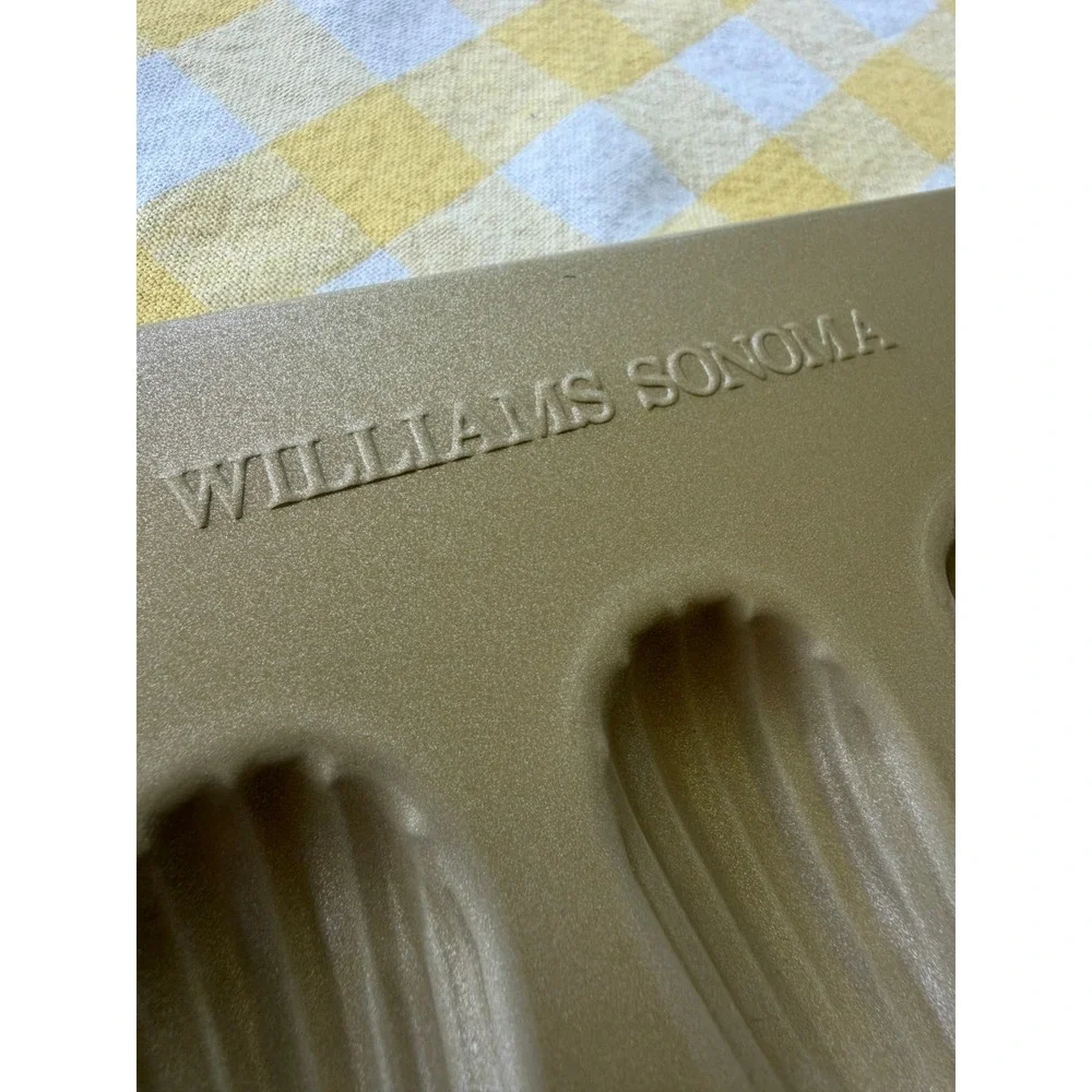 Williams Sonoma Mini Madeleine Pan Goldtouch Pro